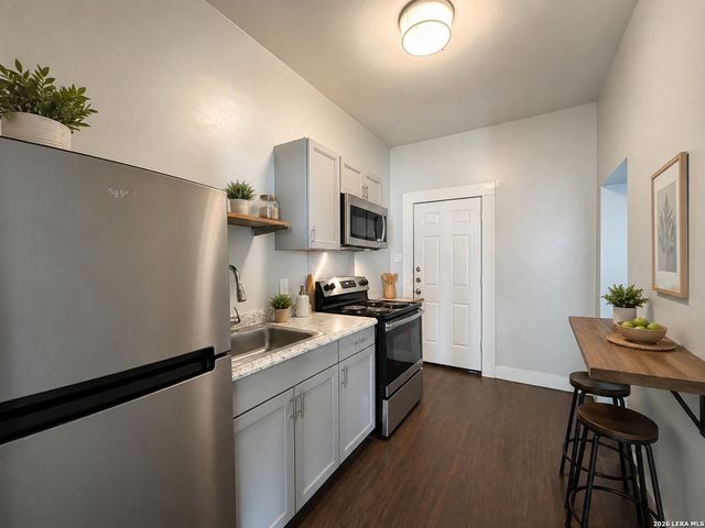 506 W Drexel Ave Apt 3, San Antonio, TX 78210