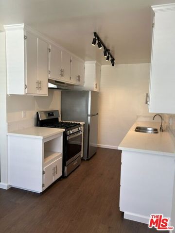 346 S Van Ness Avenue 10, Los Angeles, CA 90020