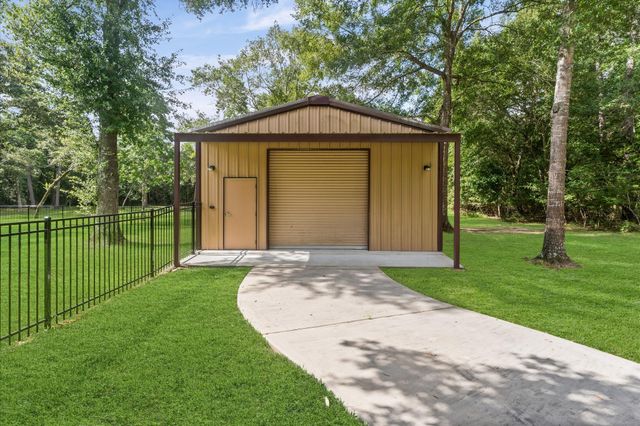 16711 Mustang Trail Drive, Magnolia, TX 77355