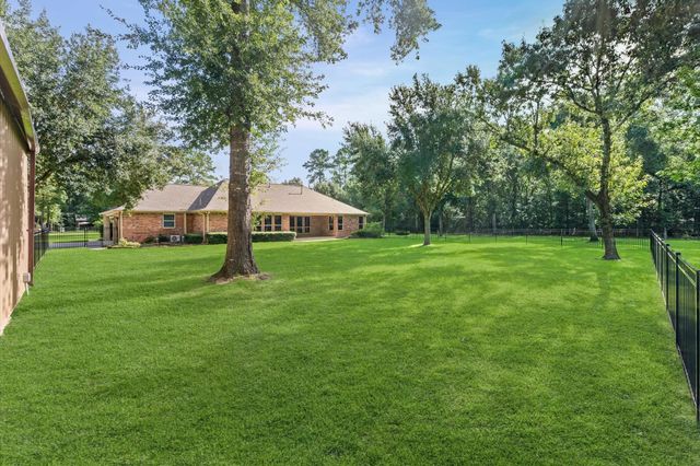 16711 Mustang Trail Drive, Magnolia, TX 77355