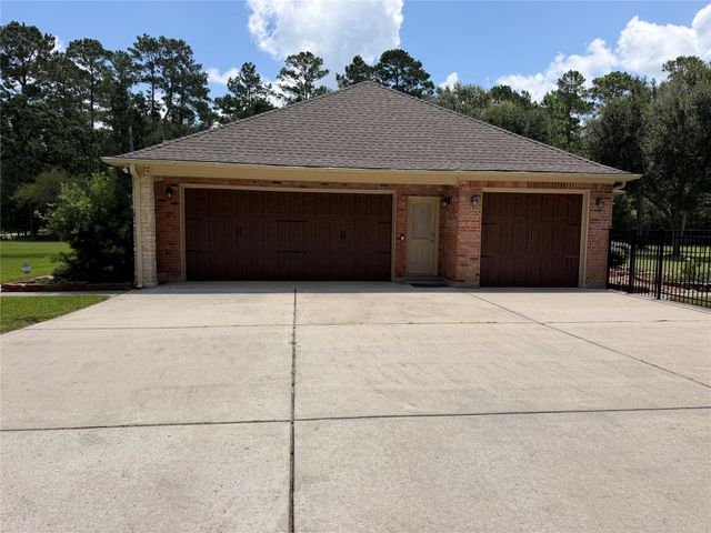 16711 Mustang Trail Drive, Magnolia, TX 77355