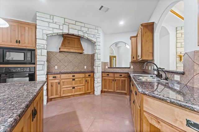 16711 Mustang Trail Drive, Magnolia, TX 77355