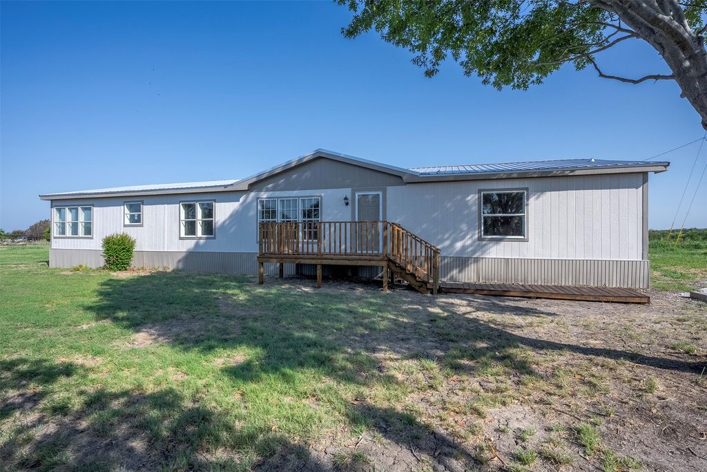 5728 N Sunchase Drive, Granbury, TX 76049