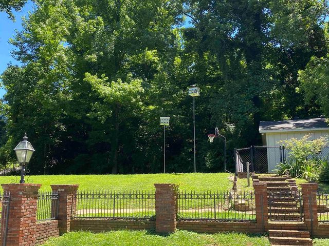 1205 Yorkshire, Helena, AR 72342