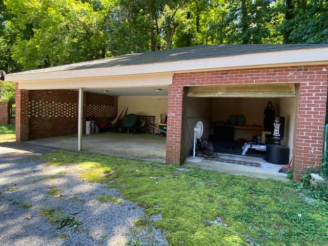 1205 Yorkshire, Helena, AR 72342