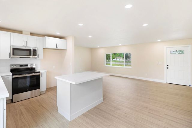 2460 S Balls Ferry Road, Anderson, CA 96007