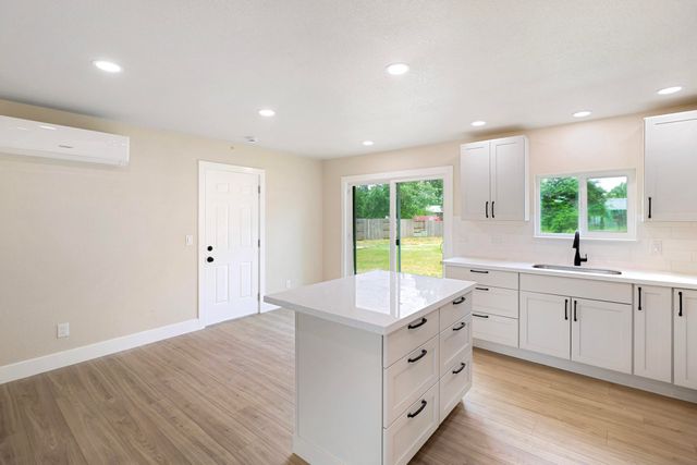 2460 S Balls Ferry Road, Anderson, CA 96007