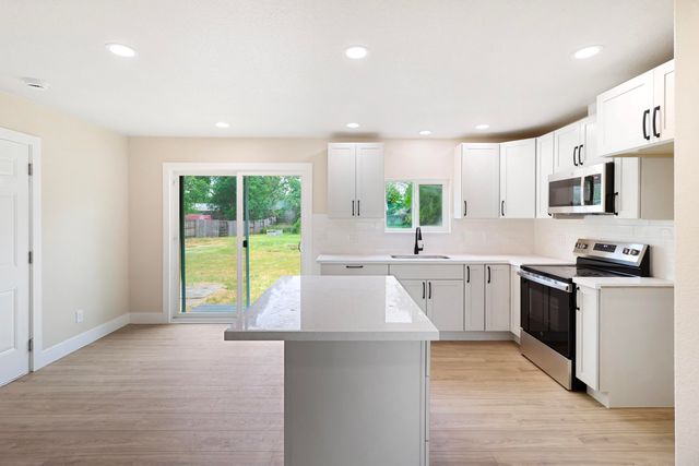 2460 S Balls Ferry Road, Anderson, CA 96007