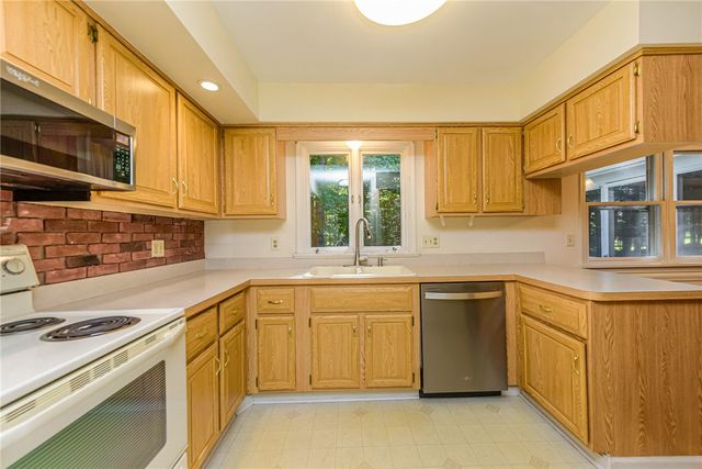 1216 Gerrads Cross, Webster, NY 14580