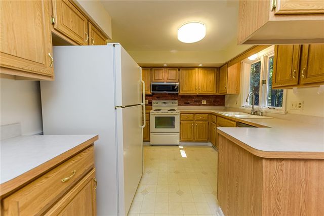 1216 Gerrads Cross, Webster, NY 14580