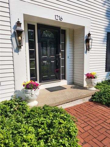 1216 Gerrads Cross, Webster, NY 14580
