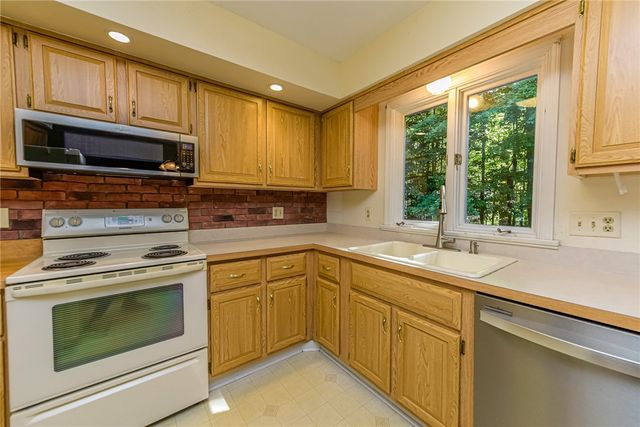 1216 Gerrads Cross, Webster, NY 14580
