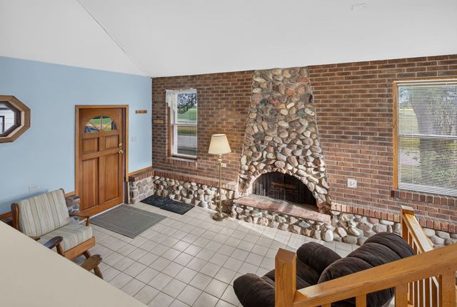 7950 W Eagle Lake Road, Peotone, IL 60468