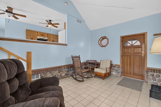 7950 W Eagle Lake Road, Peotone, IL 60468
