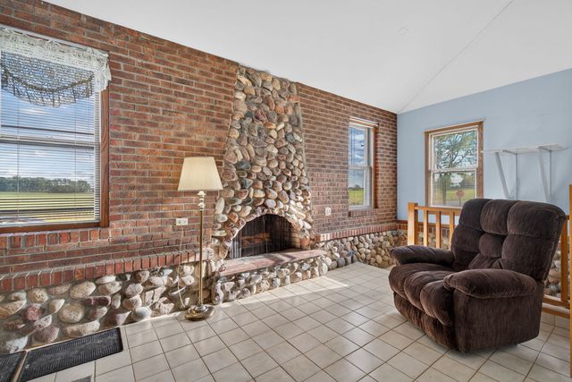 7950 W Eagle Lake Road, Peotone, IL 60468