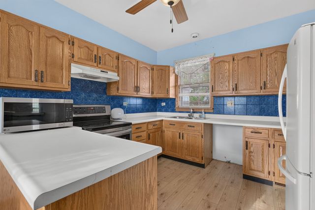 7950 W Eagle Lake Road, Peotone, IL 60468