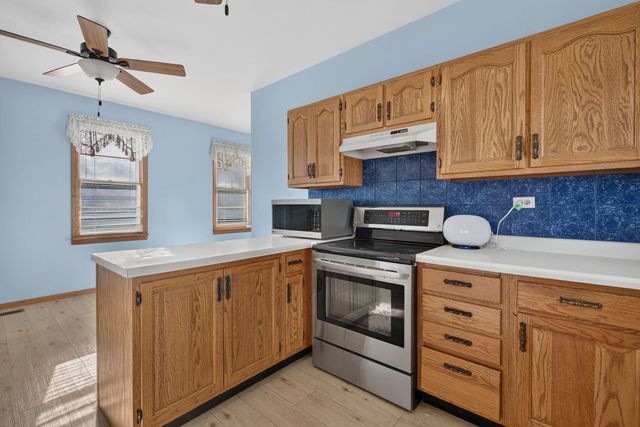 7950 W Eagle Lake Road, Peotone, IL 60468