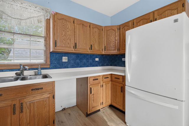 7950 W Eagle Lake Road, Peotone, IL 60468