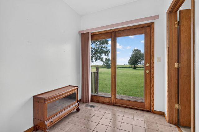 7950 W Eagle Lake Road, Peotone, IL 60468