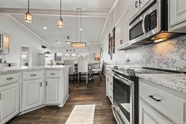 225 Lookout Pt Apt C3, Hot Springs, AR 71913