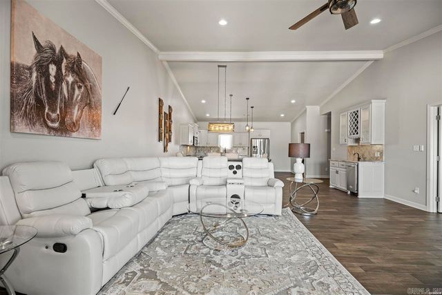 225 Lookout Pt Apt C3, Hot Springs, AR 71913