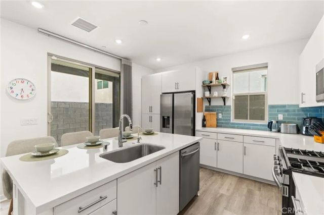 16022 Sunny Court, Fontana, CA 92336