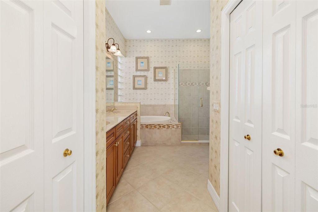 Image 25 of property listing at 9811 PORTSIDE TERRACE, Bradenton, FL 34212