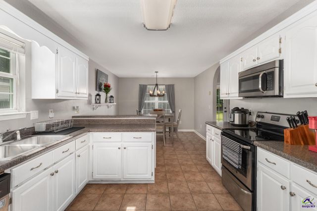 202 Sunnymeade Drive, Warner Robins, GA 31093