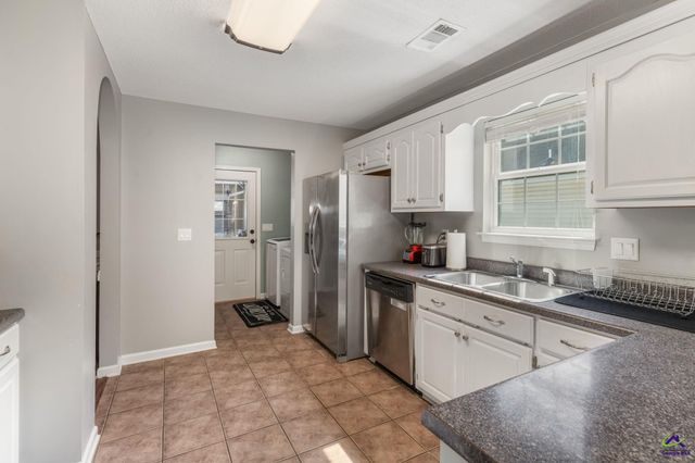 202 Sunnymeade Drive, Warner Robins, GA 31093