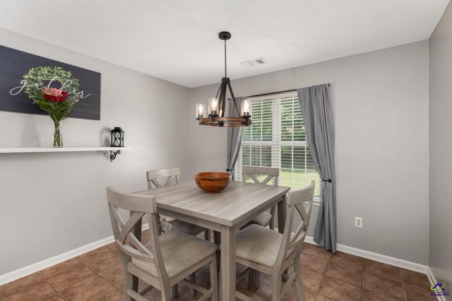 202 Sunnymeade Drive, Warner Robins, GA 31093