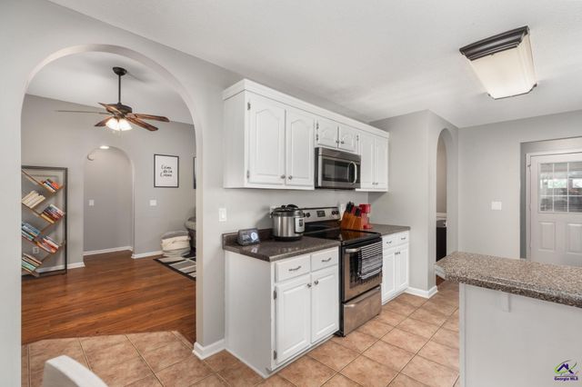 202 Sunnymeade Drive, Warner Robins, GA 31093