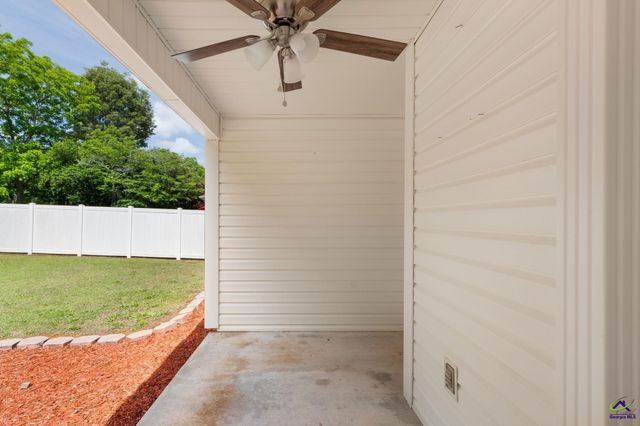 202 Sunnymeade Drive, Warner Robins, GA 31093