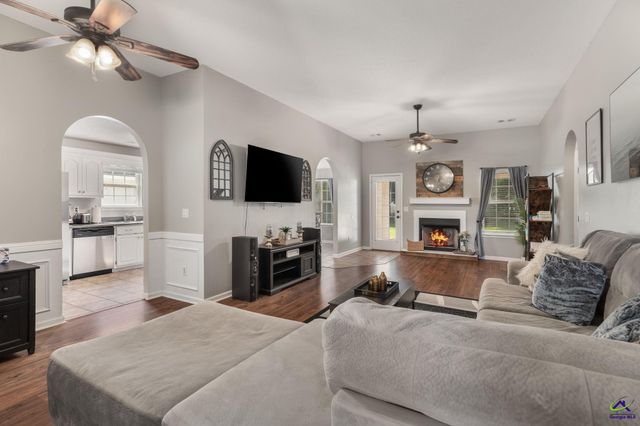 202 Sunnymeade Drive, Warner Robins, GA 31093