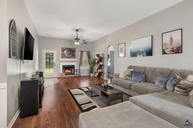 202 Sunnymeade Drive, Warner Robins, GA 31093