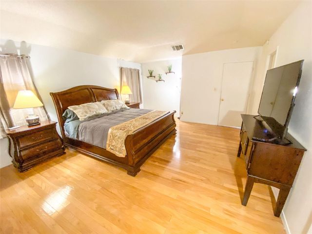 4250 Claremont Drive, Grand Prairie, TX 75052