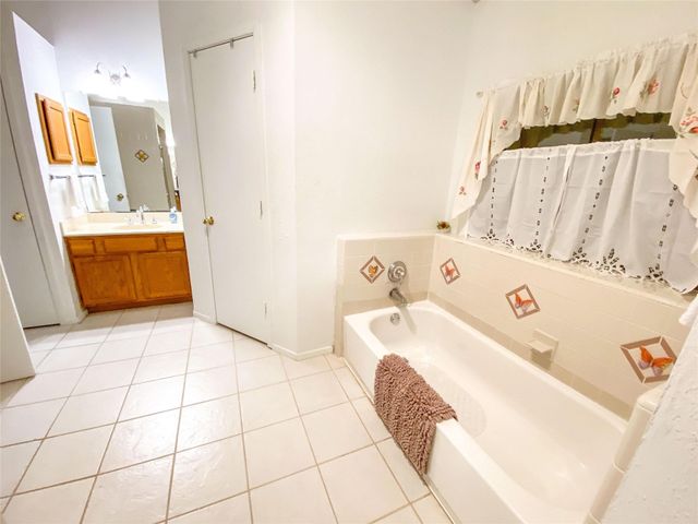 4250 Claremont Drive, Grand Prairie, TX 75052