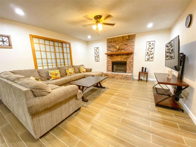4250 Claremont Drive, Grand Prairie, TX 75052