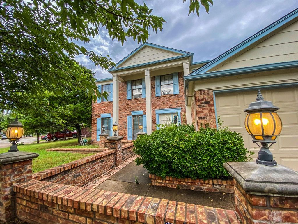 4250 Claremont Drive, Grand Prairie, TX 75052