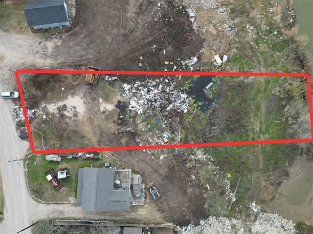 211 Riverside Street, Highlands, TX 77562