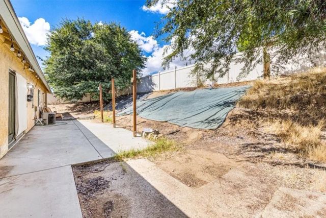 1423 W Hoffer, Banning, CA 92220