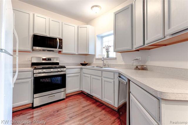 4509 Alexander Pines Drive, Clarkston, MI 48346