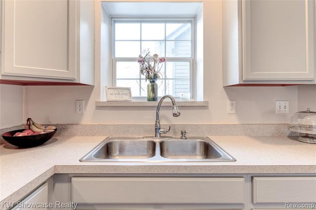 4509 Alexander Pines Drive, Clarkston, MI 48346