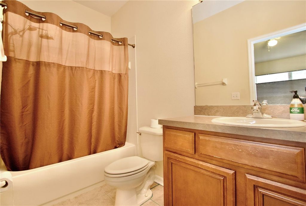 Image 15 of property listing at 1144 SLEEPY OAK DRIVE, Wesley Chapel, FL 33543