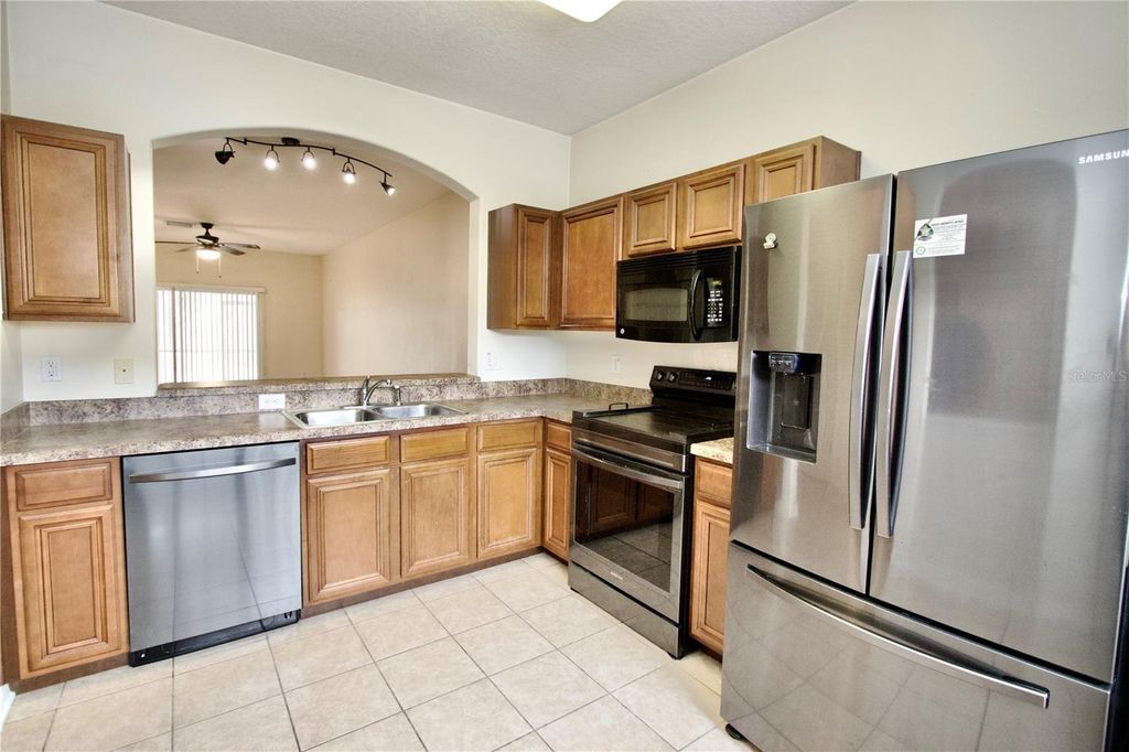 Image 9 of property listing at 1144 SLEEPY OAK DRIVE, Wesley Chapel, FL 33543