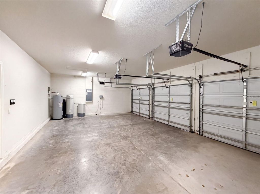 Image 34 of property listing at 13228 ROSKIN LANE, Windermere, FL 34786