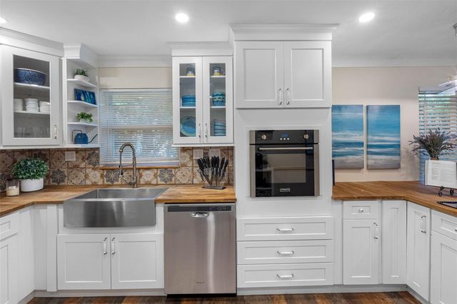 2201 PARK STREET N, St Petersburg, FL 33710