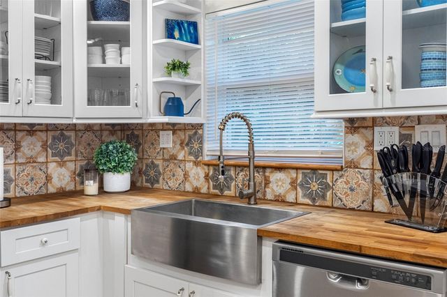 2201 PARK STREET N, St Petersburg, FL 33710