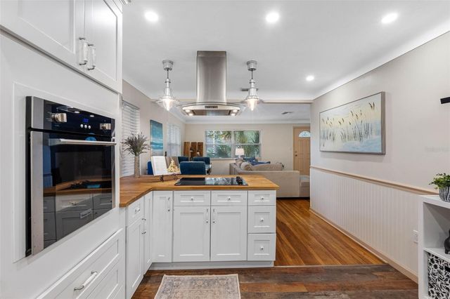 2201 PARK STREET N, St Petersburg, FL 33710