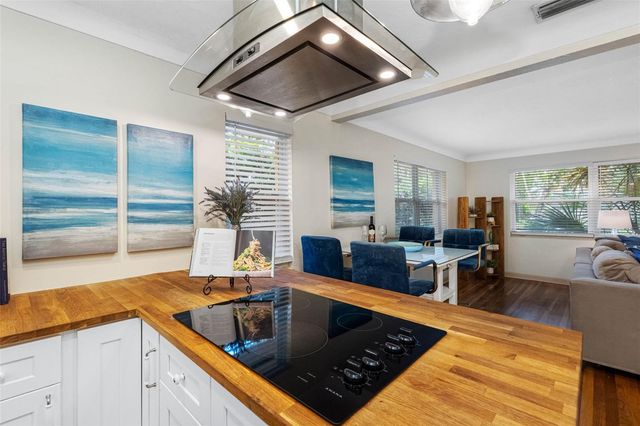 2201 PARK STREET N, St Petersburg, FL 33710