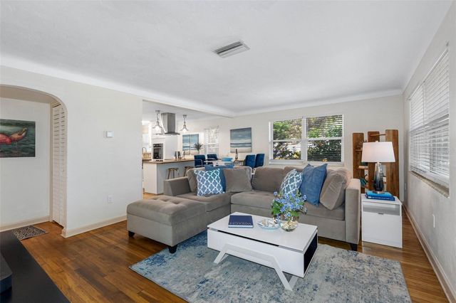 2201 PARK STREET N, St Petersburg, FL 33710